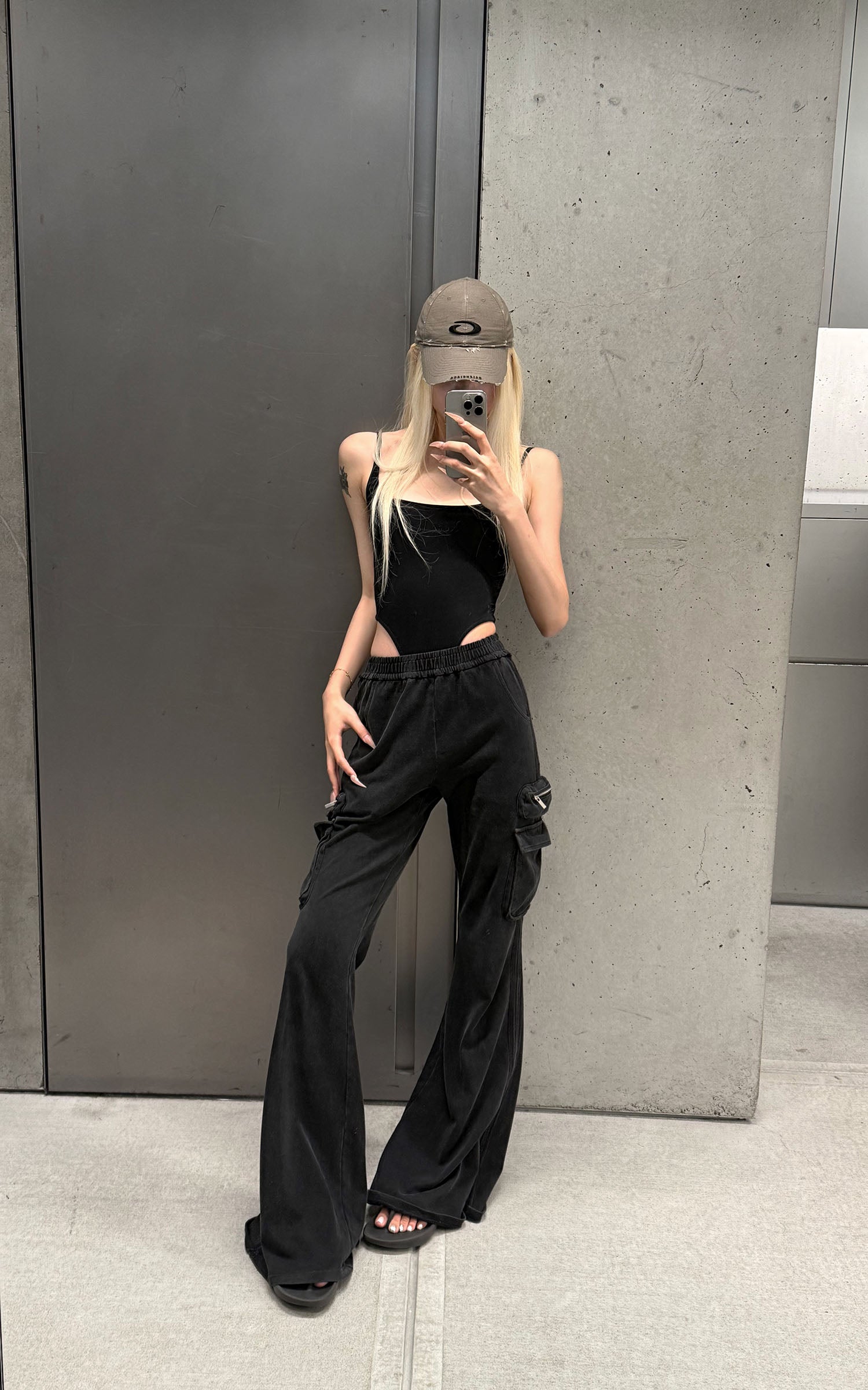 Rase le sol Washed Flare Cargo Pants with Multi Pockets - PINKPARKS