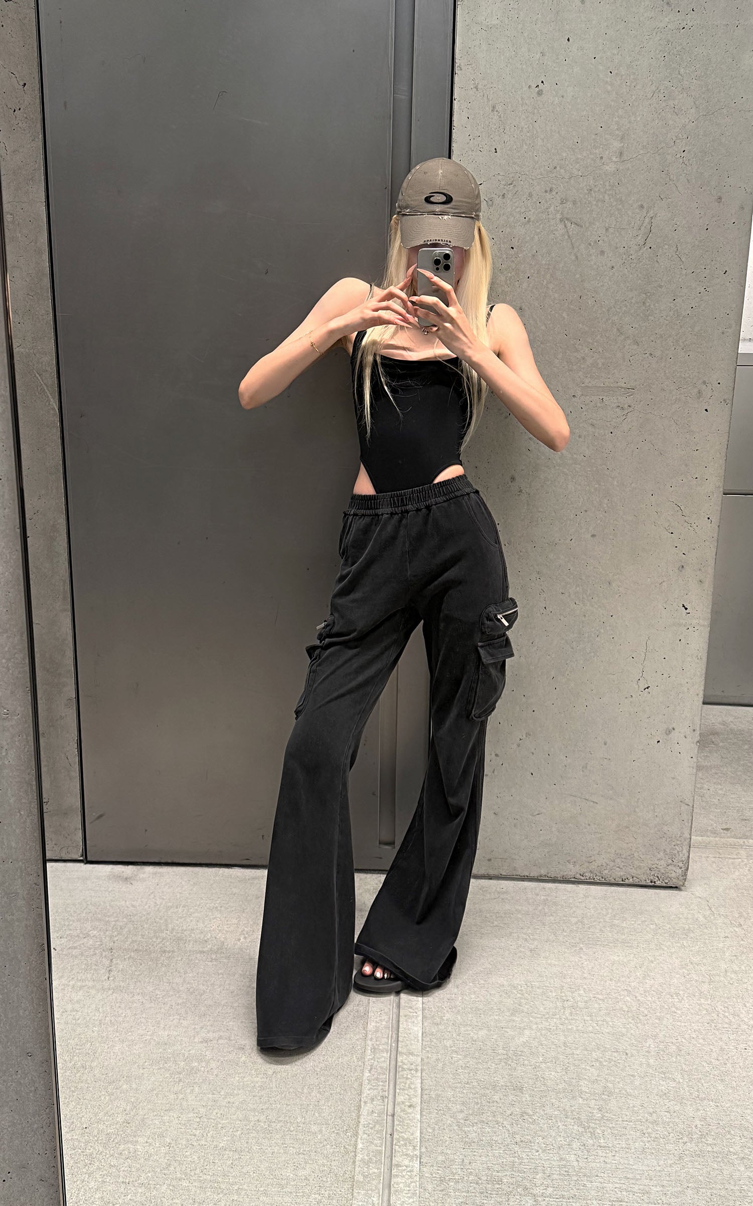 Rase le sol Washed Flare Cargo Pants with Multi Pockets - PINKPARKS