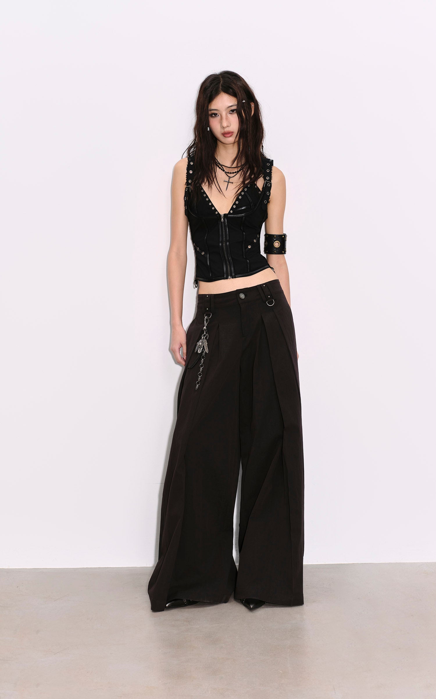 Low pixel スタッズ付きホルタートライアングルブラトップ