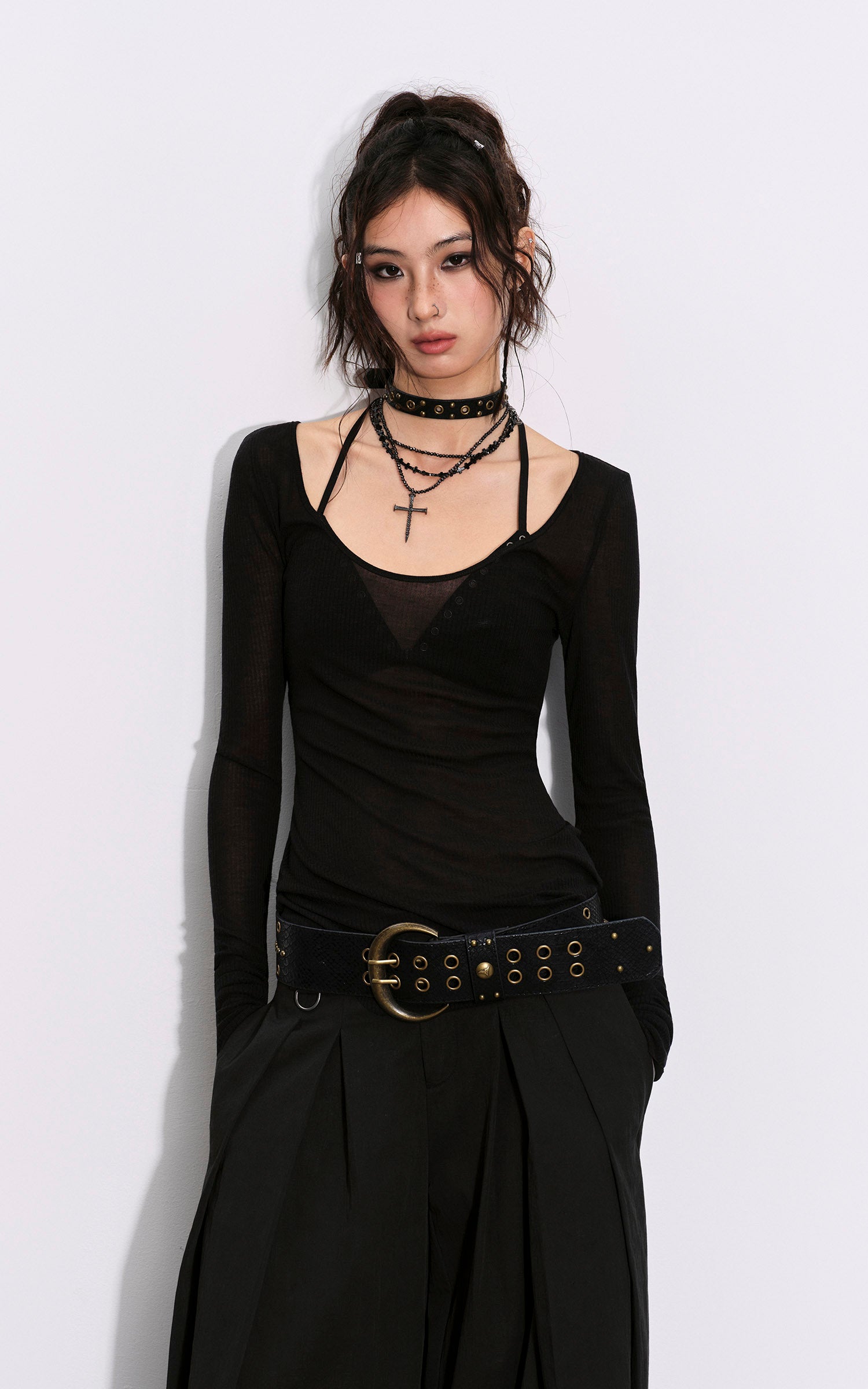 Low pixel スタッズ付きホルタートライアングルブラトップ