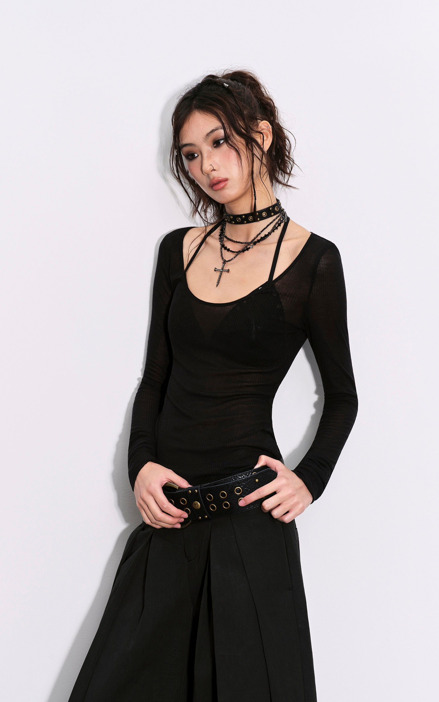 Low pixel スタッズ付きホルタートライアングルブラトップ