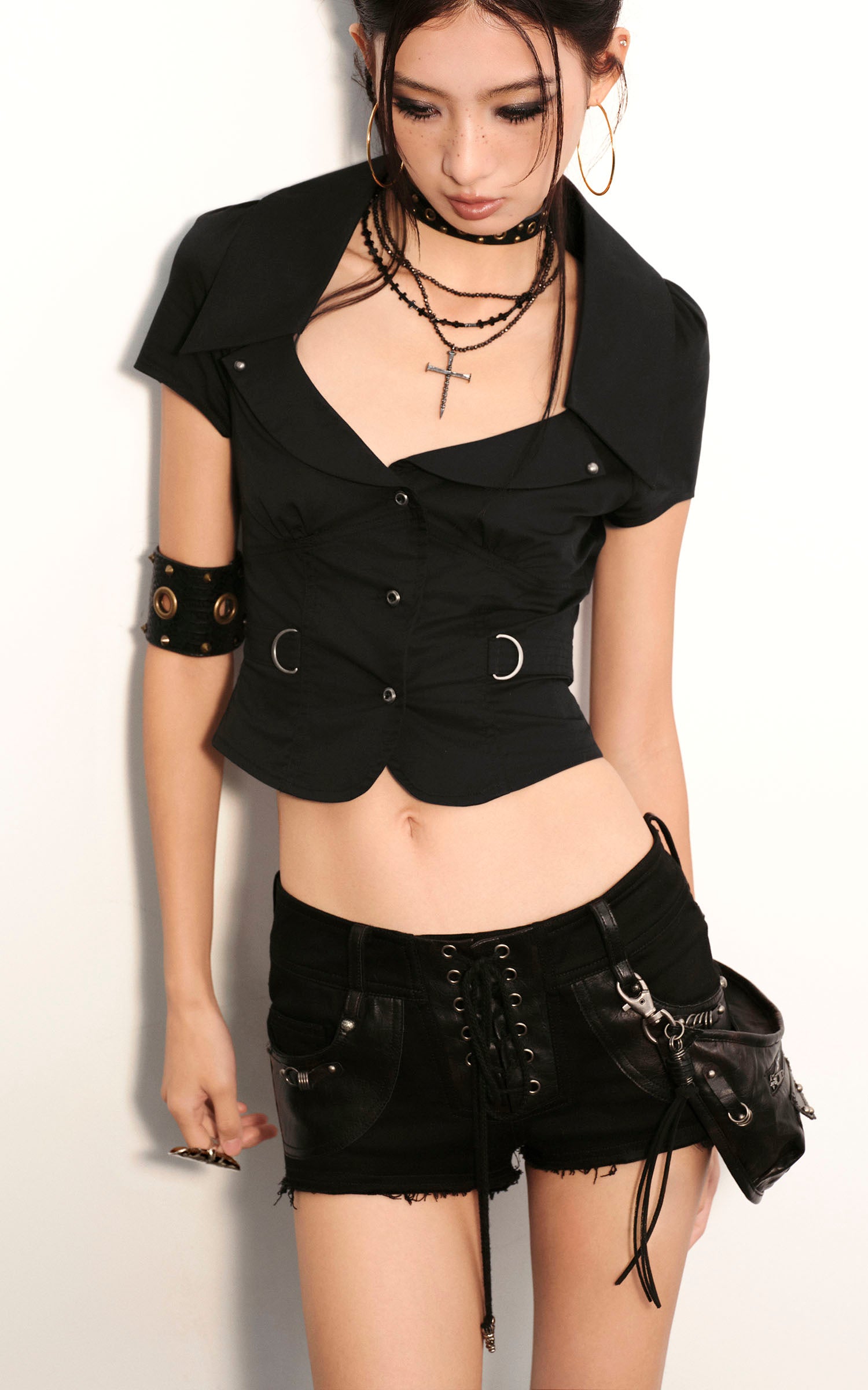 Low pixel レースアップディストレストショーツ（取り外し可能なユーティリティポケット付き）