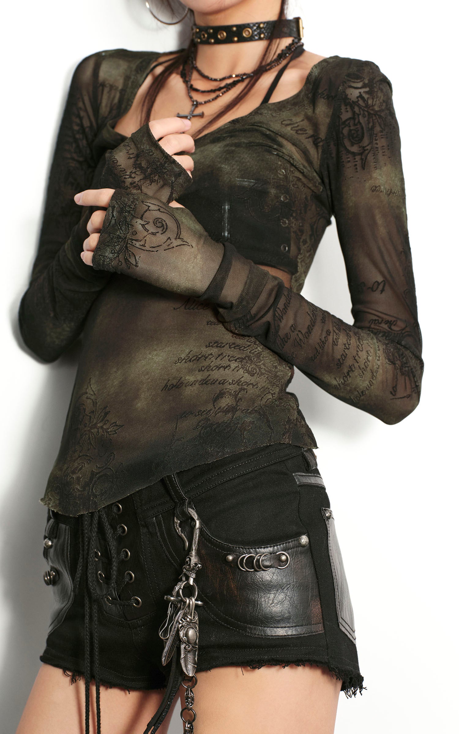 Low pixel レースアップディストレストショーツ（取り外し可能なユーティリティポケット付き）